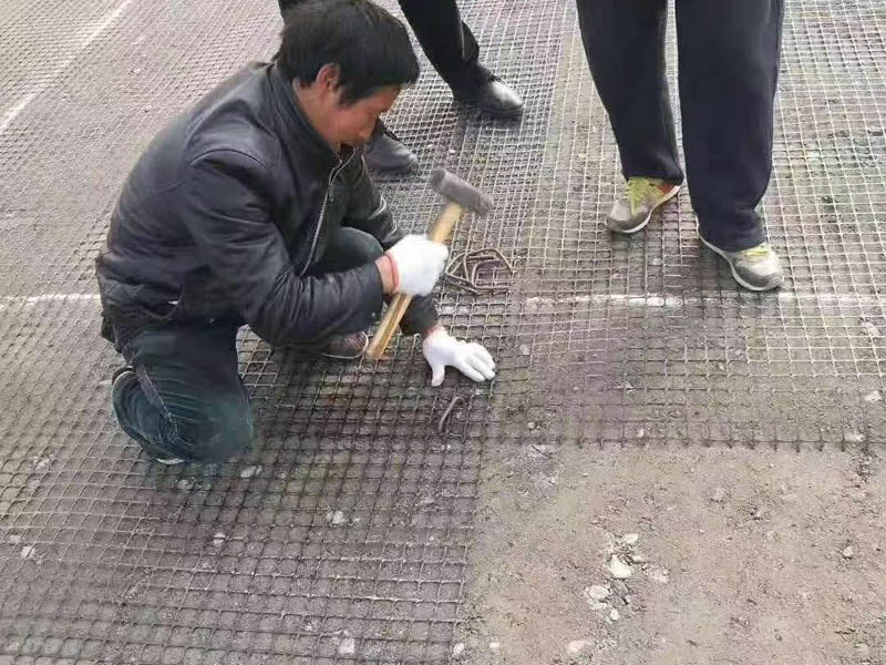 双向塑料土工格栅施工