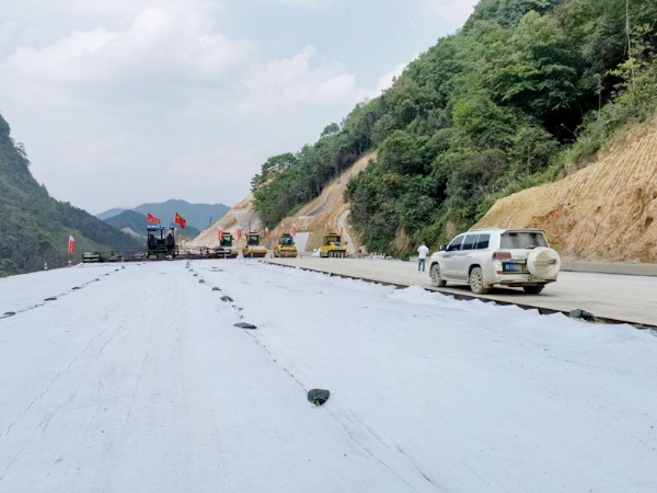 短丝土工布施工