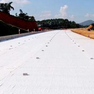 短丝土工布施工